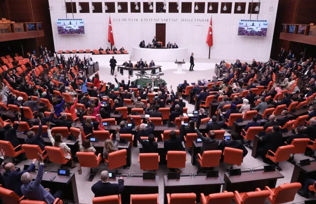 İzmir milletvekili Ümit Özlale’den fon mağdurları için kanun teklifi