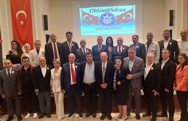 İzmir’de 500 kişilik Gönül Sofrası: Vali Elban’dan birlik ve kardeşlik mesajı