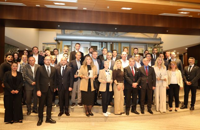 Ege’de ihracatın yıldızları ödüllendirildi: 4 sektörde 20 firma zirvede