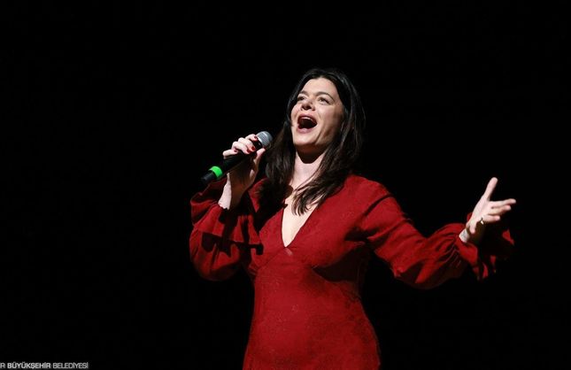 Cecilia Krull İzmir’de sahne aldı! Biletleri haftalar öncesinden tükendi