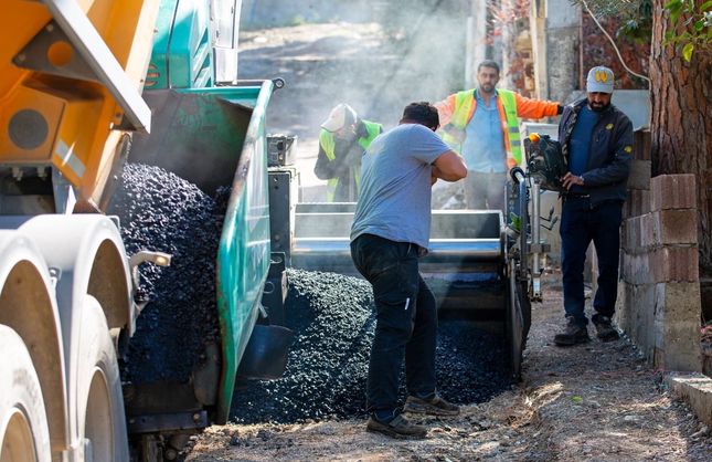 Narlıdere’de asfalt çalışmaları Limanreis Mahallesi’ne ulaştı
