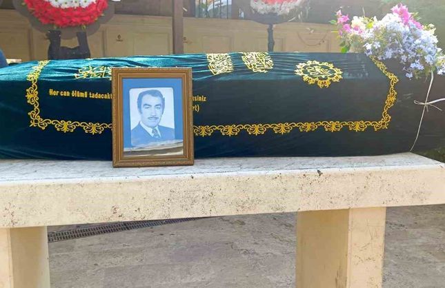 Aliağa’nın Eski Belediye Başkanı Ali Ayhan Bayrak son yolculuğuna uğurlandı