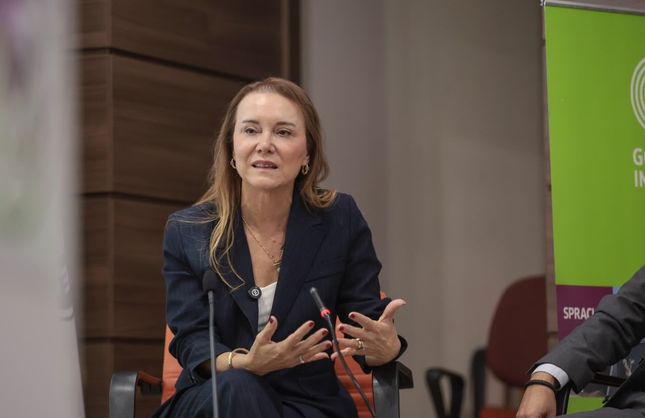 Başkan Mutlu, Konak’ın dirençli kent hedefini uluslararası konferansta anlattı