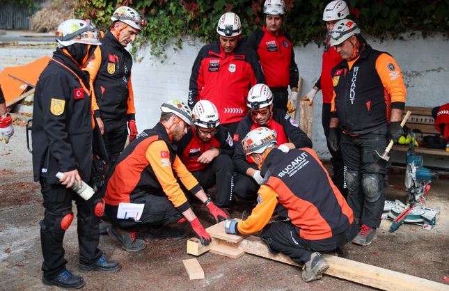 Buca'daki deprem tatbikatında BUCAKUT ekiplerinden başarılı performans