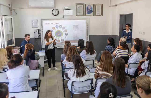 Bornova’da öğretmenlere iklim kriziyle mücadele eğitimi