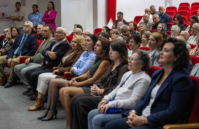 Bornova’da 3. Yaş Üniversitesi ile öğrenme ve üretim devam ediyor