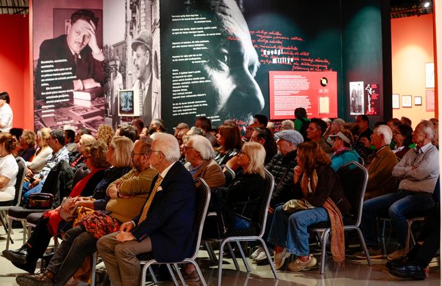 İzmir’de Nâzım Hikmet akşamı! Şiirler, şarkılar ve anılar Folkart Gallery’de buluştu