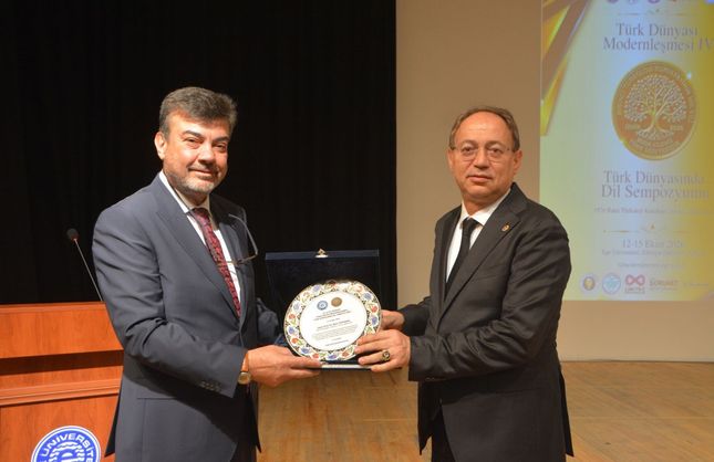 Ege Üniversitesinde Türk dünyasının ortak dil ve kültür mirası masaya yatırıldı
