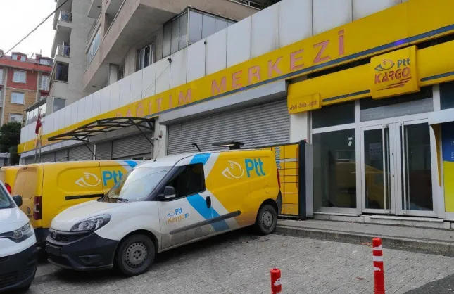 İzmir’de PTT Kargo krizi büyüyor: Kargolar günlerdir beklemede!