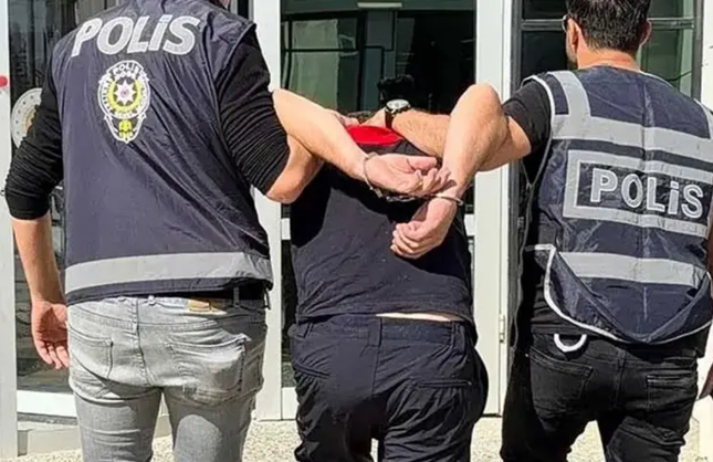 Seferihisar'da itfaiyeci eski sevgilisinin evini ateşe verdi: Kadın ağır yaralandı, köpeği hayatını kaybetti