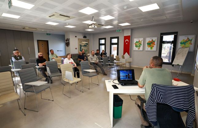 Efes Tarlası Yaşam Köyü’nde yerel tohum ve kışlık fide eğitimi