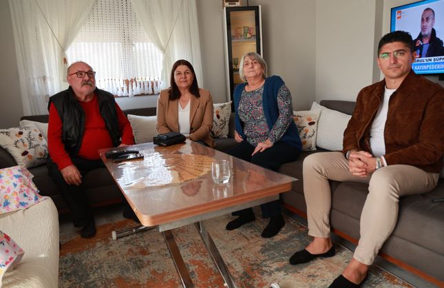 Foça’da yangın mağduru ailenin evi yenilendi! Belediye yaraları sardı