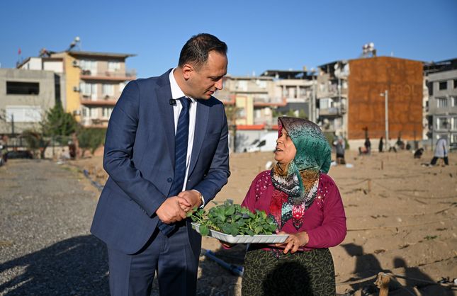 Bornova’da çevreci tarım hamlesi: Türkiye’nin ilk karbon sıfır bostanı kuruldu