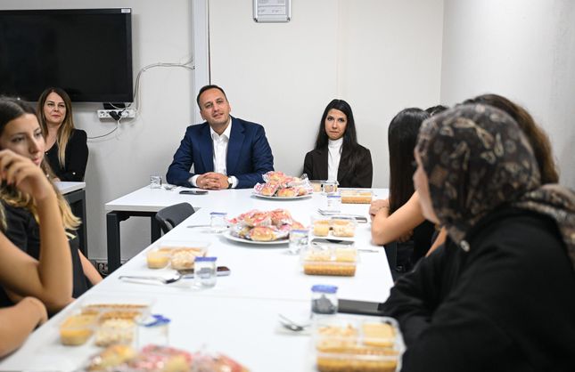 Başkan Eşki’den üniversiteli gençlere ziyaret: “Ben sizin abinizim”