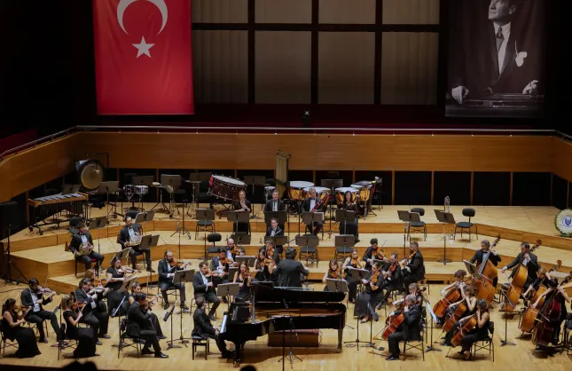 Yaşar Üniversitesi’nde akademik yıl Bernardo Santos ile başladı
