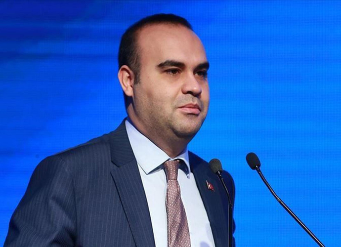 Bakan Kacır açıkladı: Türkiye 2027'de Ay'a uzay aracı gönderecek