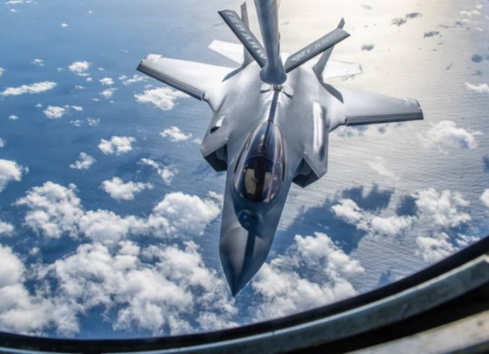 İran’da ABD’ye ait savaş uçağı düştü: Pilotlar için ödül açıklaması