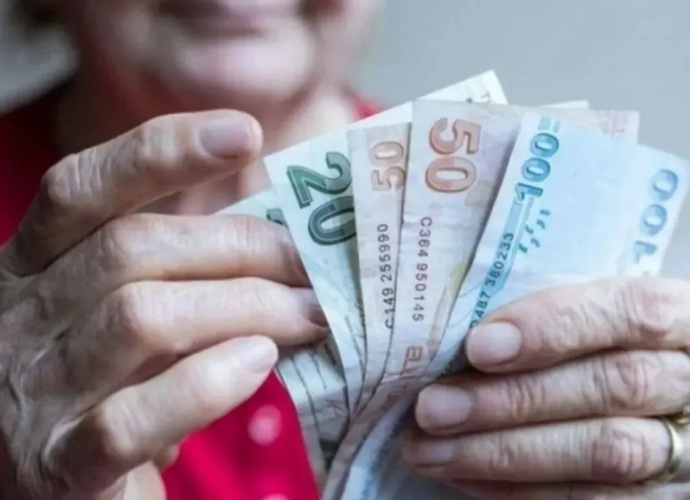 Enflasyon tahmini değişti, maaş hesabı yeniden yapıldı: Emekli ve memura ne kadar zam?