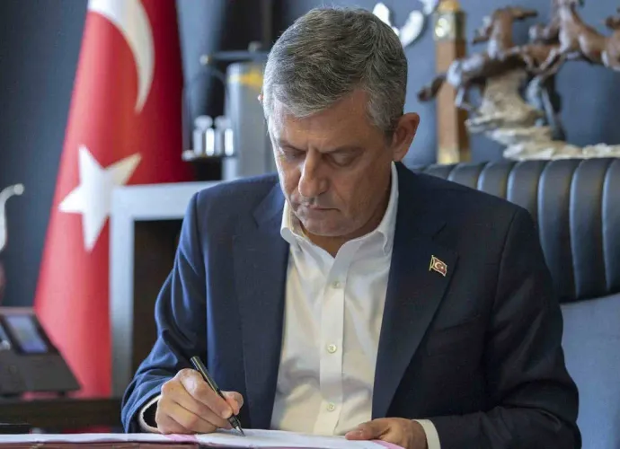 Özgür Özel'den Turgutlu'daki saldırıda yaralanan öğrencilere geçmiş olsun telefonu
