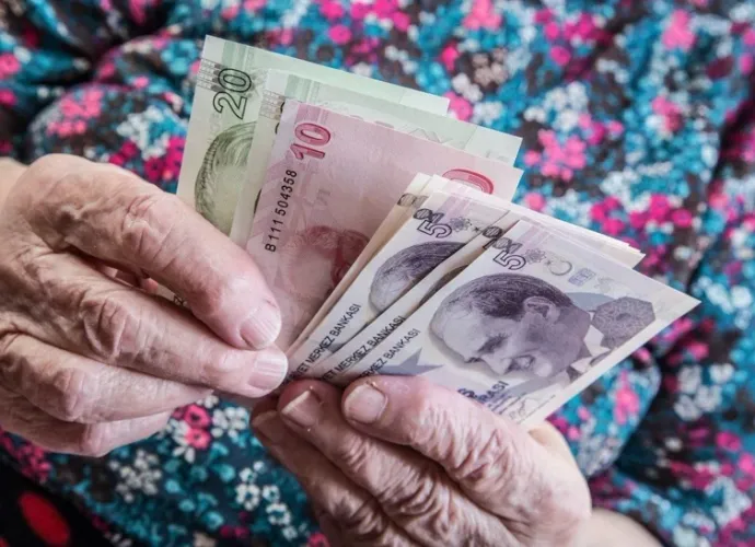 Emeklilere yılda 4 ikramiye önerisi Meclis gündeminde
