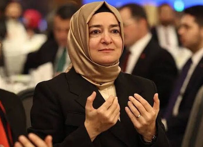 Fatma Betül Sayan Kaya AK Parti'den ihraç edildi!
