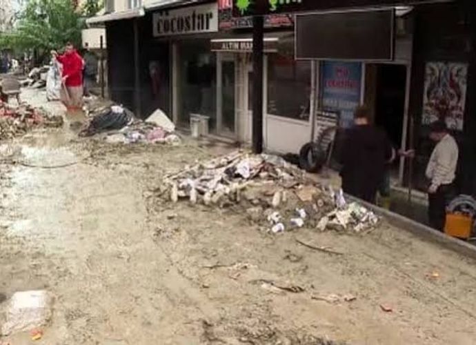 Bakan Bolat duyurdu: İstanbul’da selden etkilenen esnafa 80 milyon lira destek!