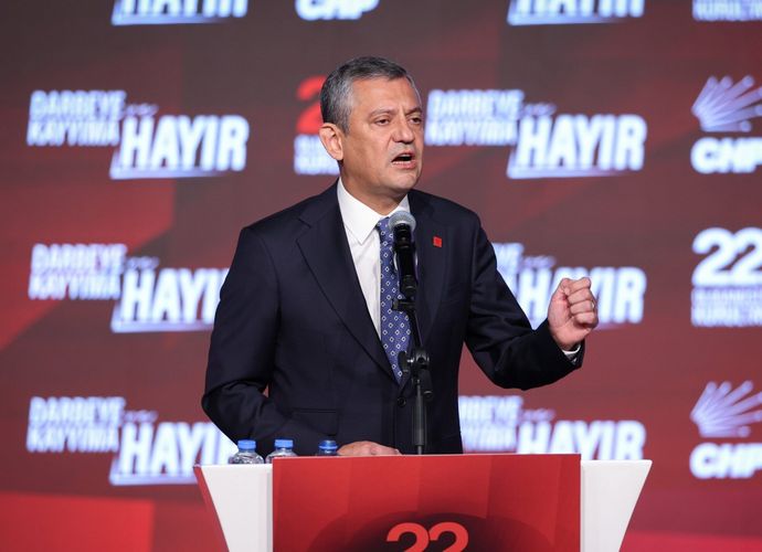 Özel’e oy karşılığında işe alım ve 1,5 milyon liralık market kartı iddiası