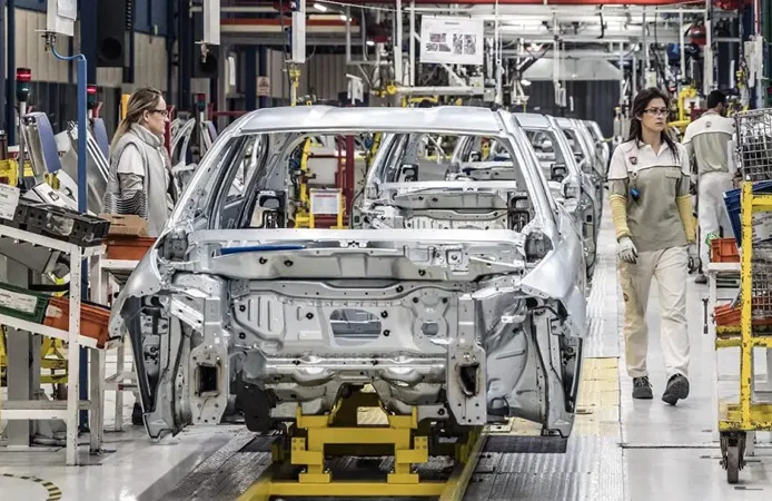 İsveçli otomotiv devi Türkiye’de üretimi durdurma kararı aldı