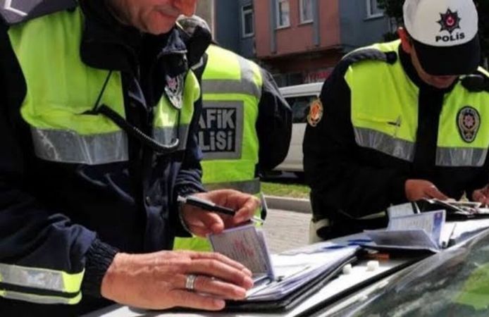 Ehliyetiniz yeterli sanıp yola çıkmayın: 11 bin 629 lira cezası var