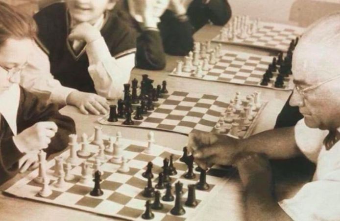 Çeşme, Atatürk Günü’nde Satrançla Buluştu