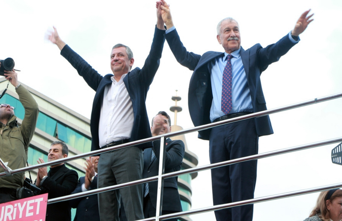 Özgür Özel ve Zeydan Karalar Adana’da buluştu: Sandık istiyoruz