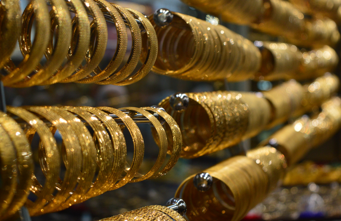 Altın ve gümüş 12 Şubat sabahına düşüşle başladı: Gram altın 7.096 TL’ye geriledi