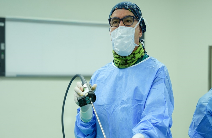 Uzmanı açıkladı: Fıtık tedavisinde robotik cerrahi büyük avantaj sağlıyor