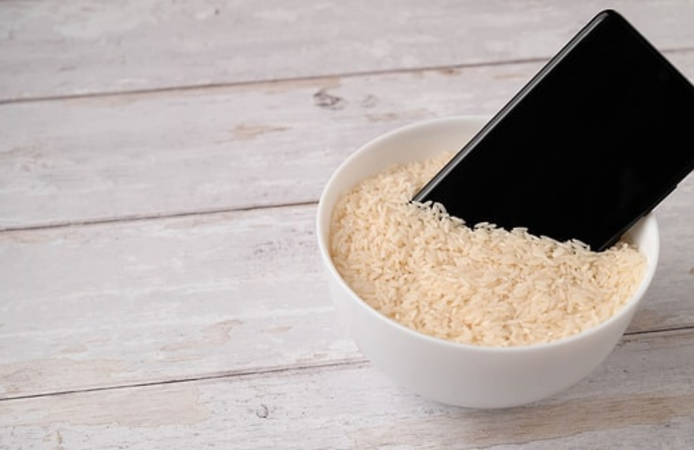 Pirinç efsanesi çöküyor mu? Islanan telefon nasıl kurtarılır? İşte en doğru yollar