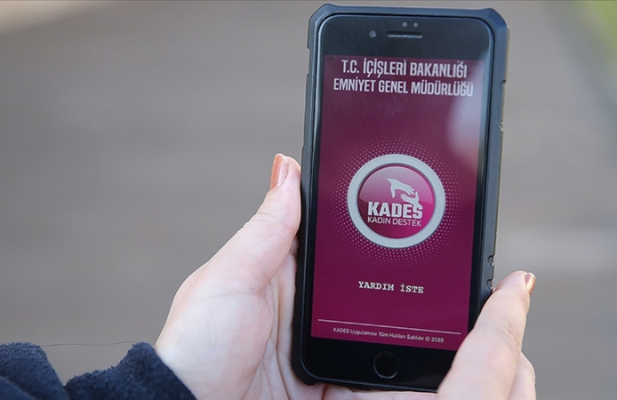 Kadına yönelik şiddete karşı teknoloji destekli önlem: KADES 9,5 milyon indirme barajını aştı