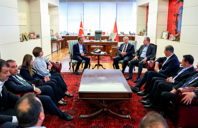 CHP’li belediye başkanlarından ortak açıklama: 45 gün içinde kurultay toplanmalı