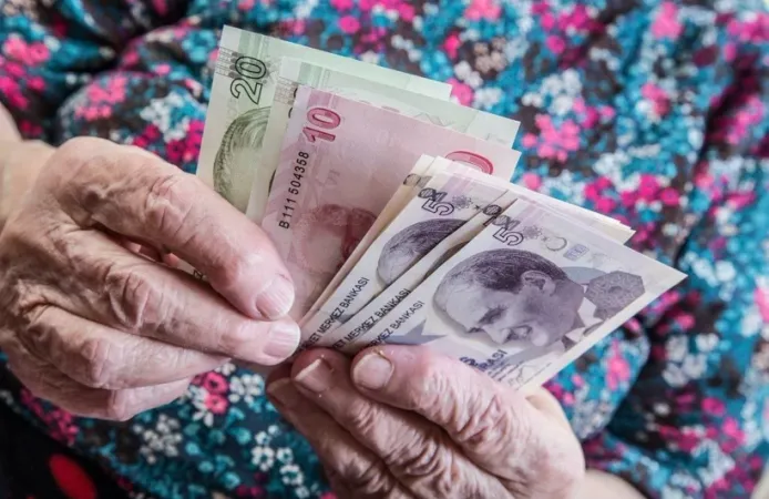 Emeklilere yılda 4 ikramiye önerisi Meclis gündeminde