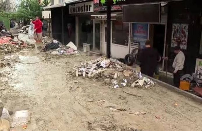 Bakan Bolat duyurdu: İstanbul’da selden etkilenen esnafa 80 milyon lira destek!