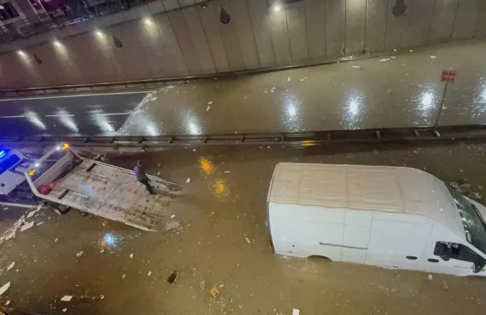 İstanbul’daki sel felaketinde can kaybı 5’e yükseldi! Kayıp 2 kişi aranıyor