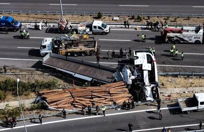 Manisa'daki kazayla ilgili tur otobüsü otoyolda geri manevra yaptı iddiası!