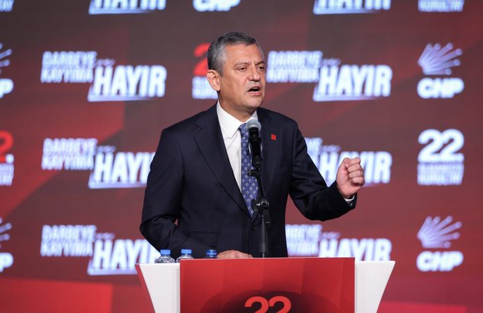 Özel’e oy karşılığında işe alım ve 1,5 milyon liralık market kartı iddiası