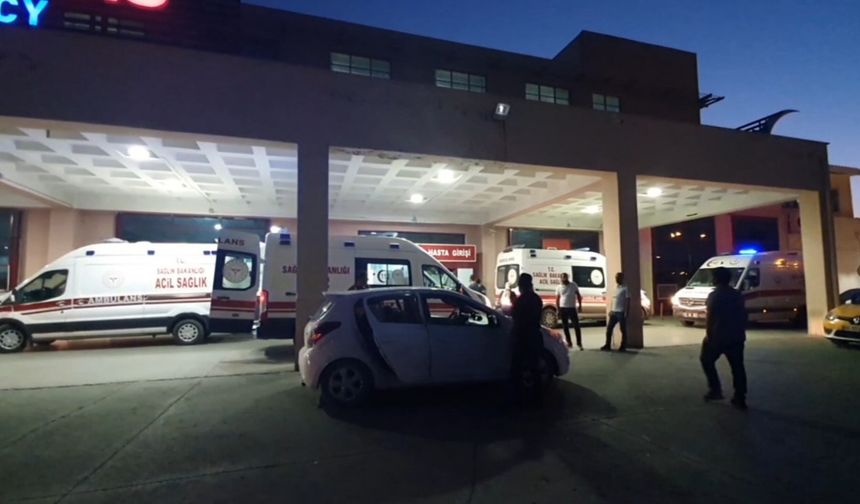 Diyarbakır'da TIR ile otomobil çarpıştı: 5 yaralı