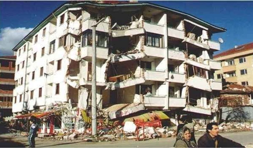 Düzce'nin yıkımı: 12 Kasım 1999 depremi