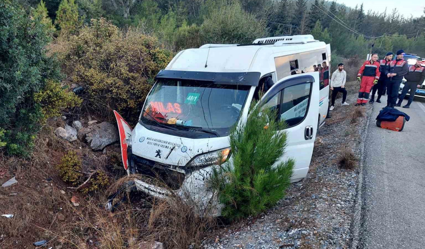 Muğla Bodrum'da minibüs şarampole yuvarlandı: 8 yaralı!