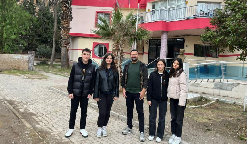 İzmir Bornova Çimentaş Anadolu Lisesi öğrencilerinden örnek davranış!