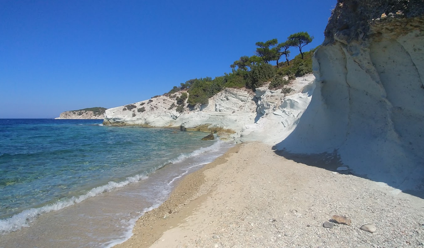 Beyaz kum, mavi deniz: Foça’nın saklı güzelliği Mersinaki koyu