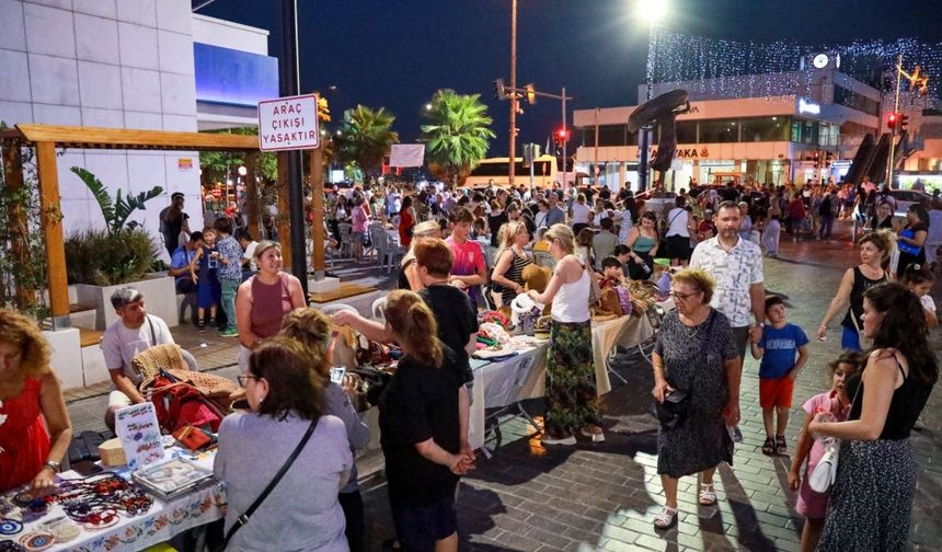 Karşıyaka’da “El Emeği Gece Pazarı” 4 aylık serüvenini tamamladı