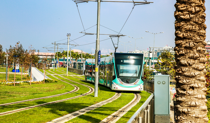 İzmir 22 Kasım tramvay sefer saatleri