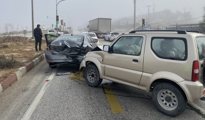 Manisa’da zincirleme trafik kazası: 2 kişi yaralandı!