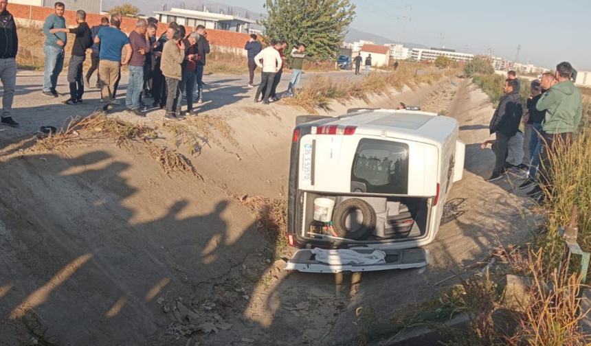 İzmir Menemen’de işçi servisi devrildi!